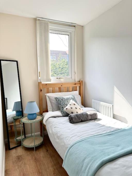 6 Guests House Old Trafford,Media City,City Centre, Free Parking Mánchester Exterior foto