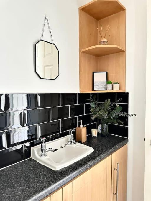 6 Guests House Old Trafford,Media City,City Centre, Free Parking Mánchester Exterior foto