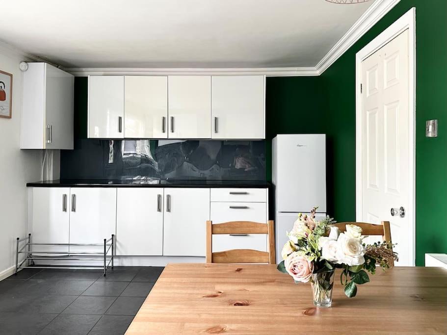 6 Guests House Old Trafford,Media City,City Centre, Free Parking Mánchester Exterior foto