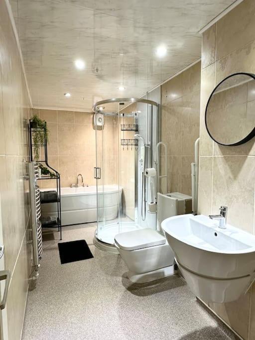 6 Guests House Old Trafford,Media City,City Centre, Free Parking Mánchester Exterior foto