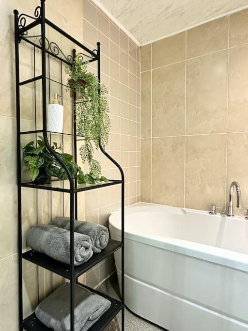 6 Guests House Old Trafford,Media City,City Centre, Free Parking Mánchester Exterior foto